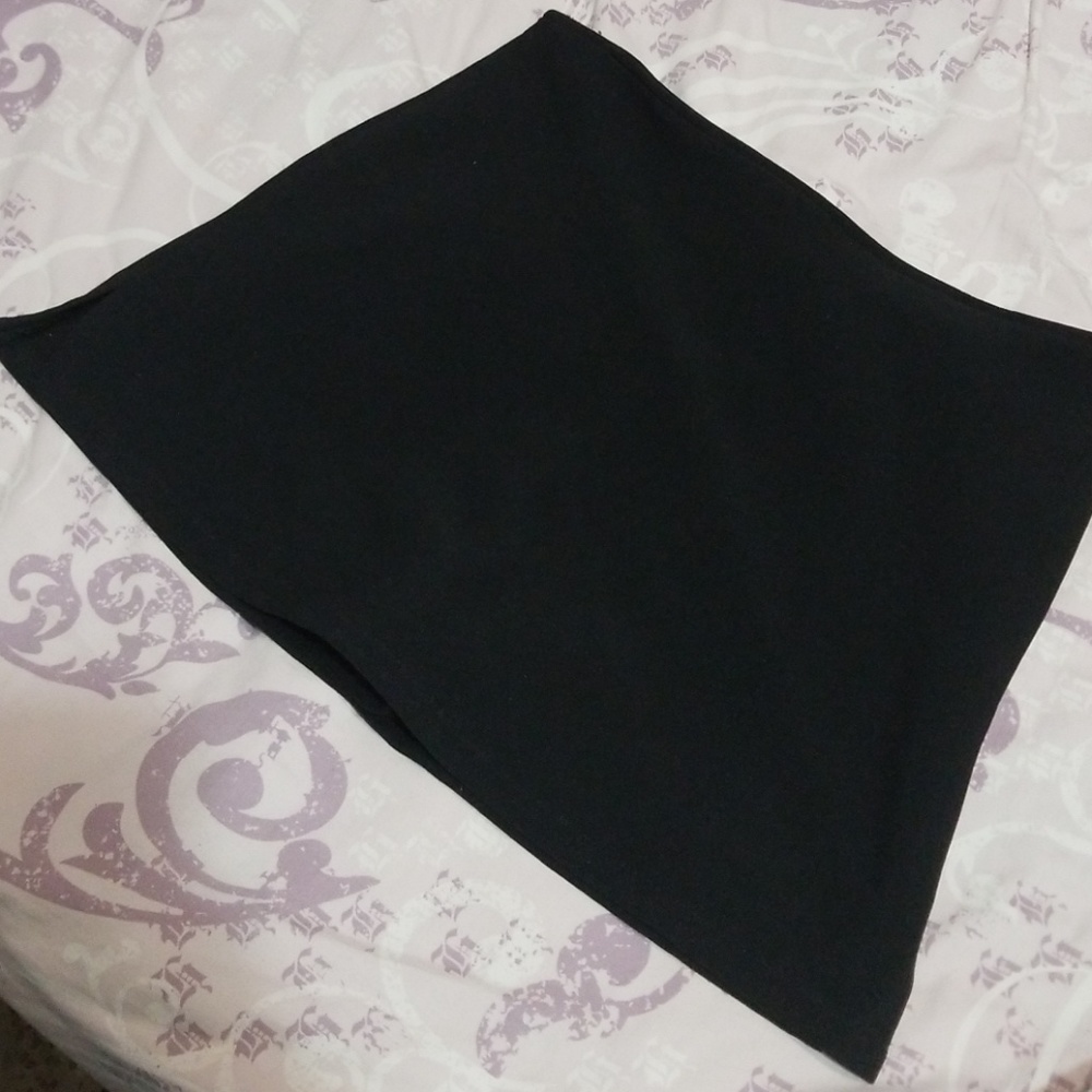 Cute black mini skirt/pant